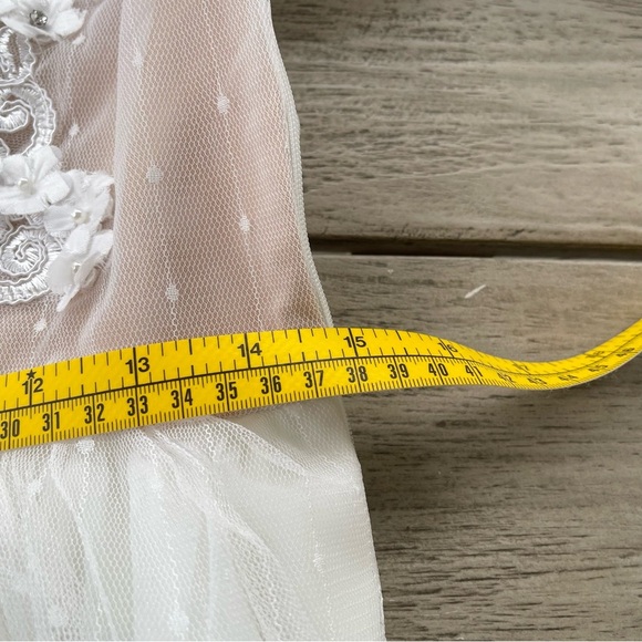 ShowPo AKshia Appliqué Pure White Mini Dress Womens Size 4 NWT - Picture 11 of 12